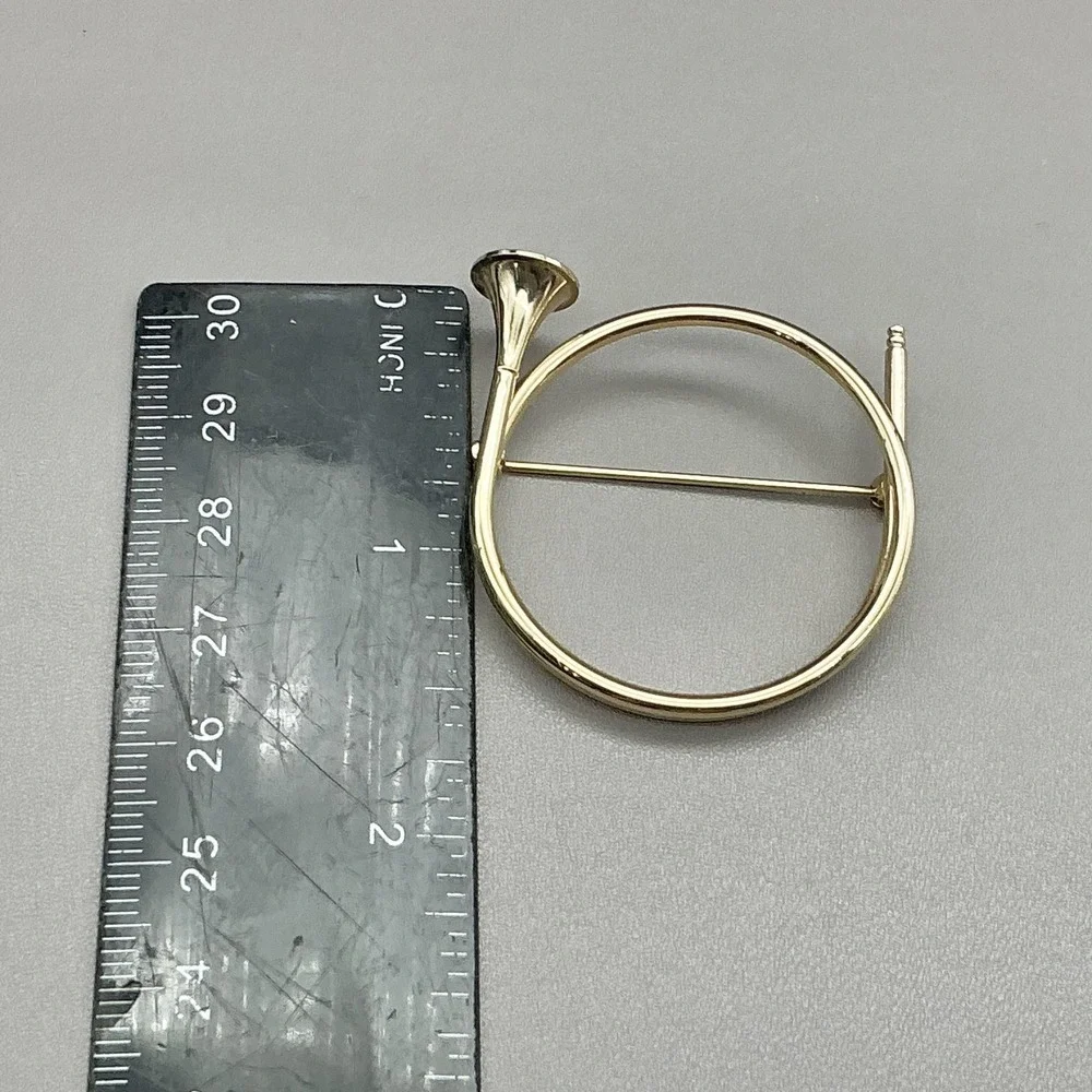 Vintage Brooch French Horn Bugle Gold Tone Round Music Figural Costume Jewelry